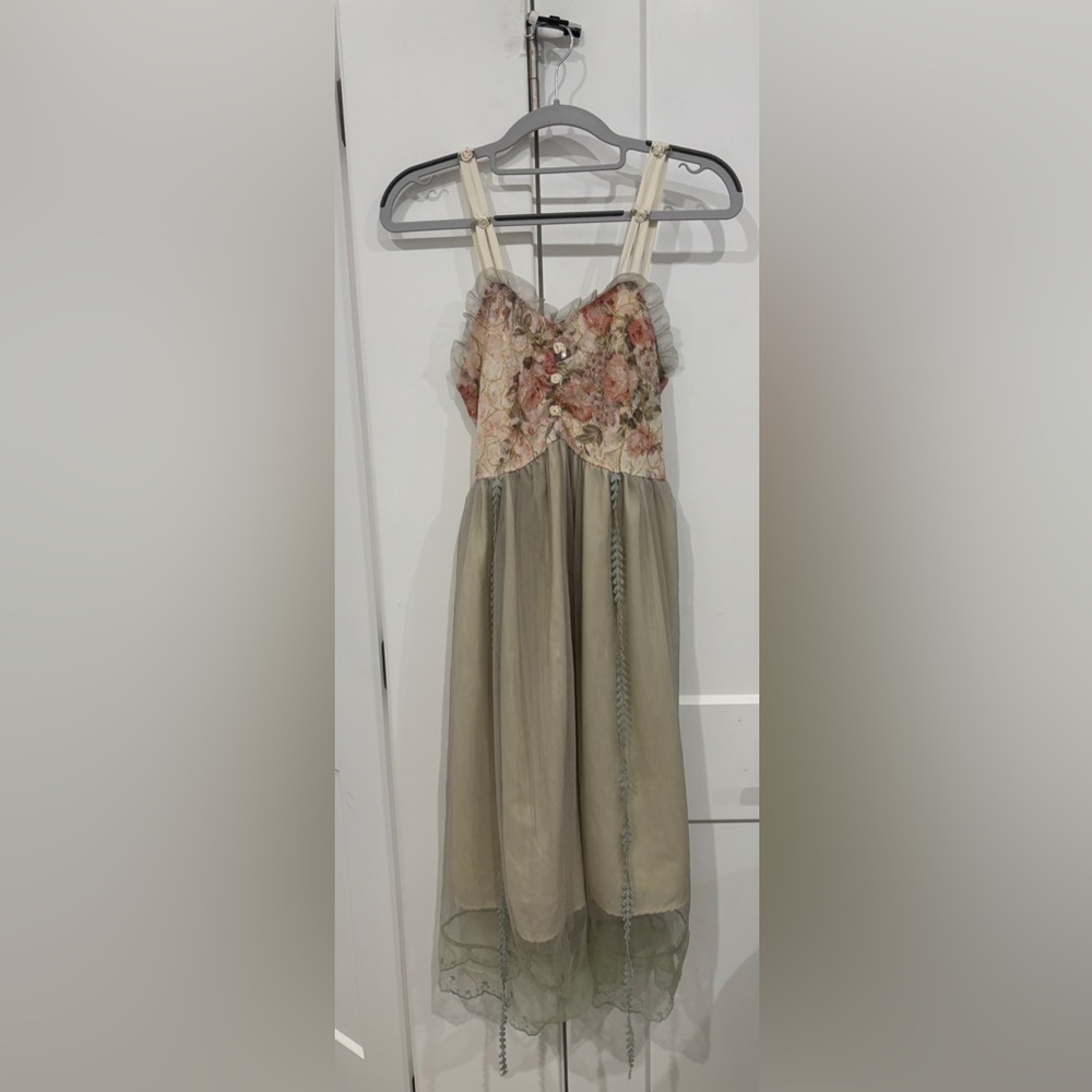 Floral appliqué Bodice Dress with layered Tule Skirt. Size S